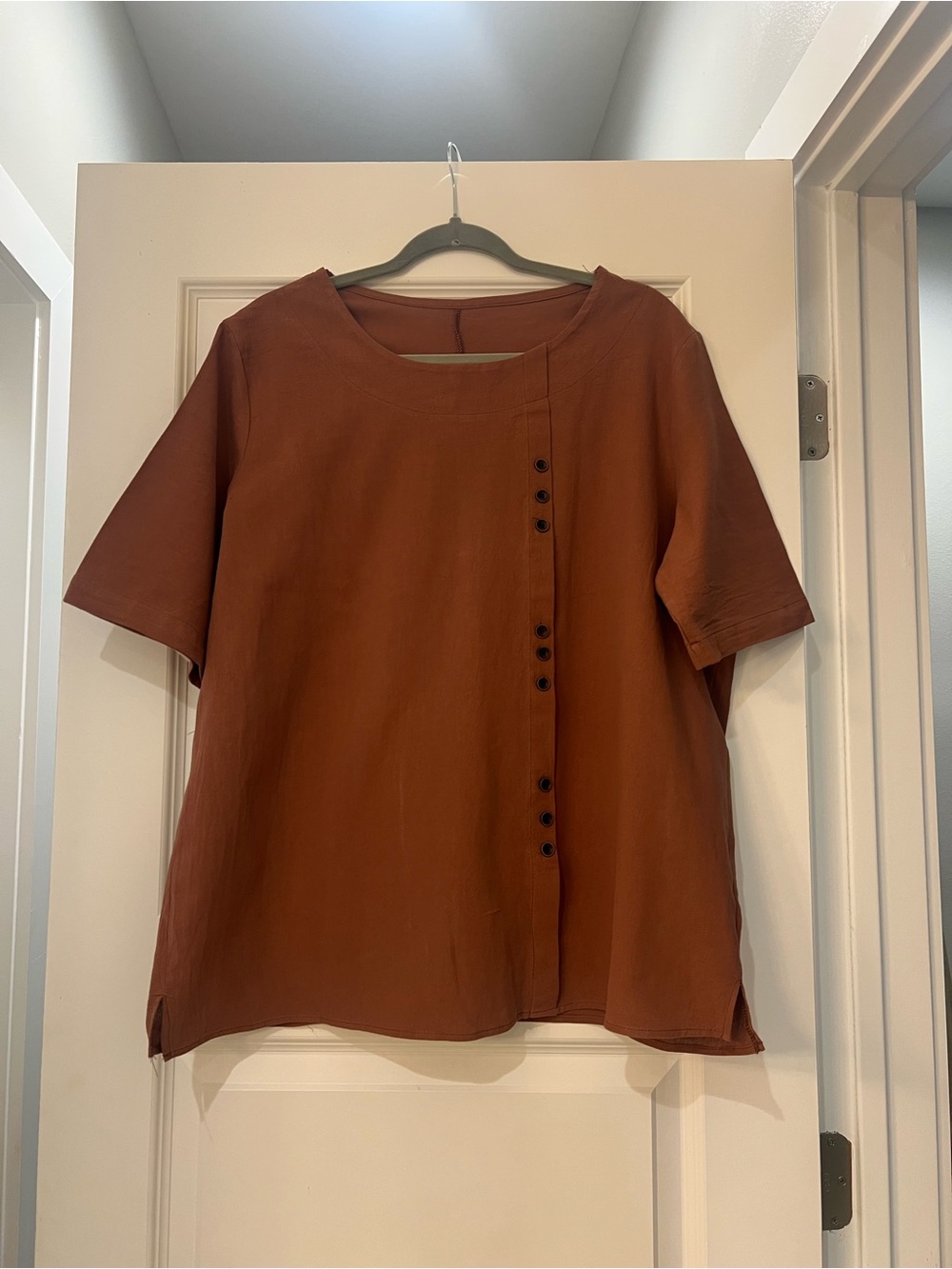 Women’s 4XL Rust Brown Cotton Short Sleeve Top with Button Detail